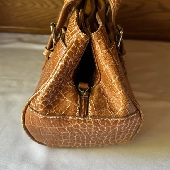 Liz Claiborne’s Tan Crocodile Pattern Tan Handbag - Picture 7 of 17